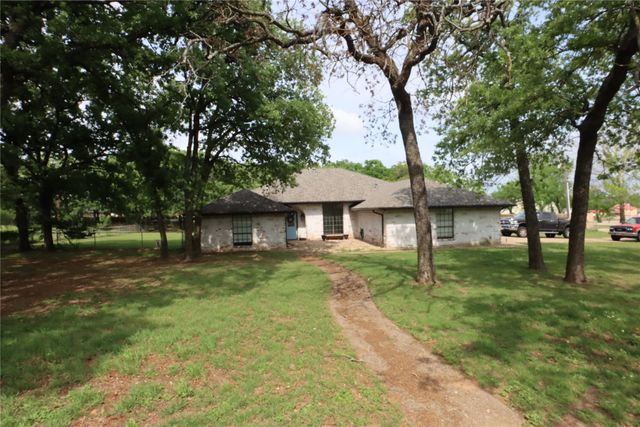 100 Thousand Oaks Lane, Joshua, TX 76058