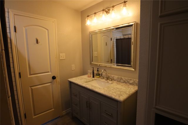 100 Thousand Oaks Lane, Joshua, TX 76058