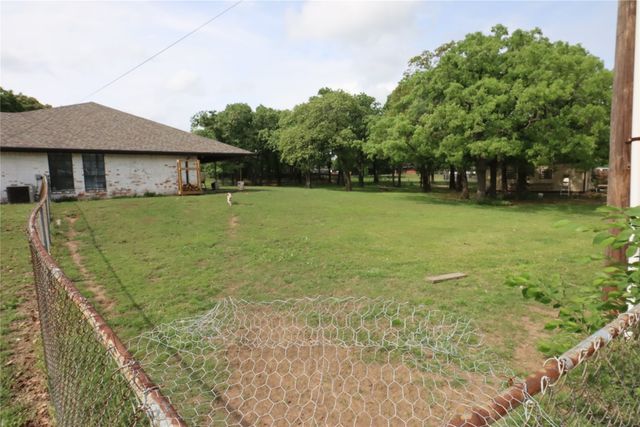 100 Thousand Oaks Lane, Joshua, TX 76058