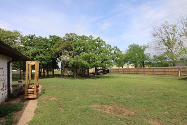 100 Thousand Oaks Lane, Joshua, TX 76058