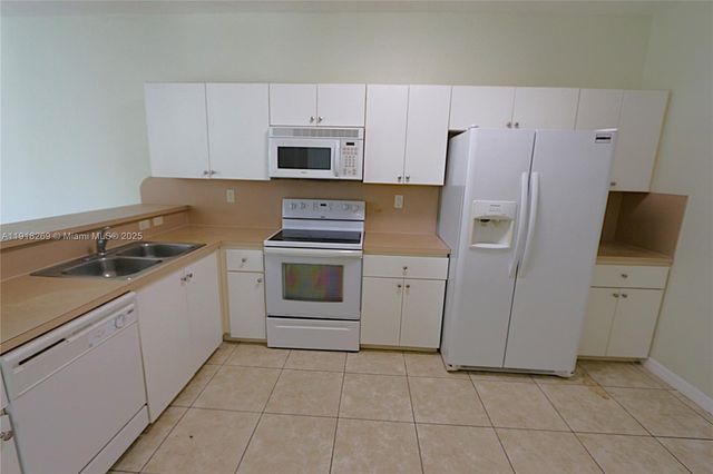 15276 SW 88th Ter, Miami, FL 33196