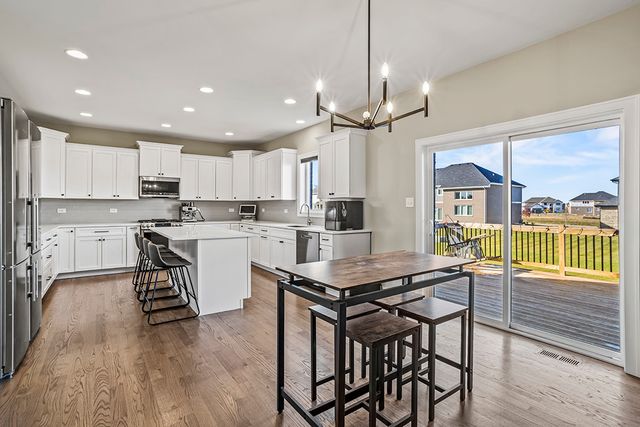 8022 Stanley Trail, Frankfort, IL 60423