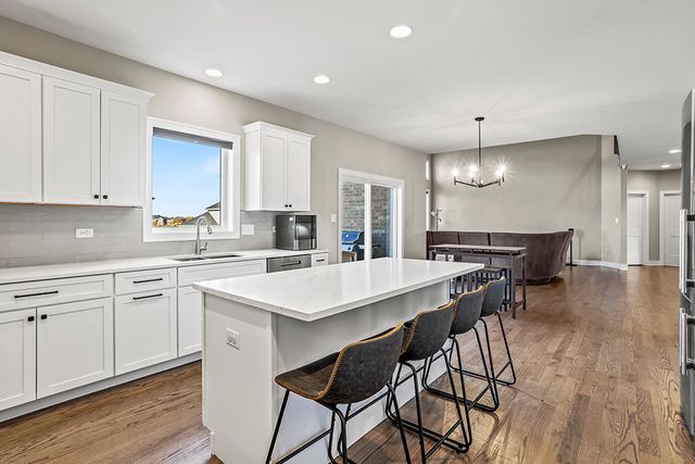 8022 Stanley Trail, Frankfort, IL 60423