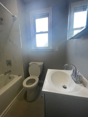 13 Elmwood Ave 1, Lynn, MA 01905