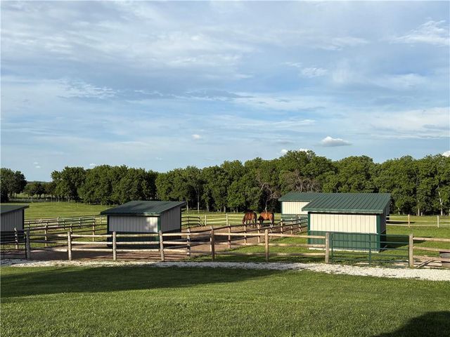 23237 Nall Road, Bucyrus, KS 66013