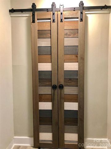 2431 Columbus Circle 15, Charlotte, NC 28208