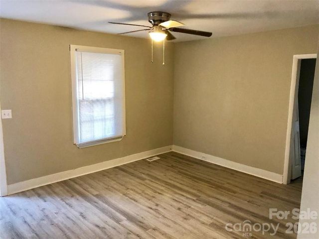 2431 Columbus Circle 15, Charlotte, NC 28208