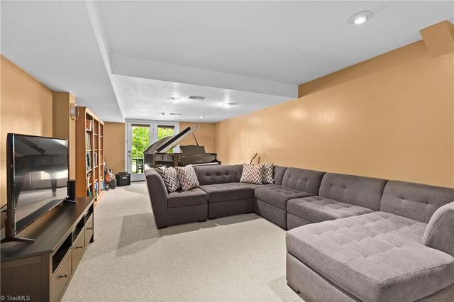 6721 Fairwood Court, Clemmons, NC 27012