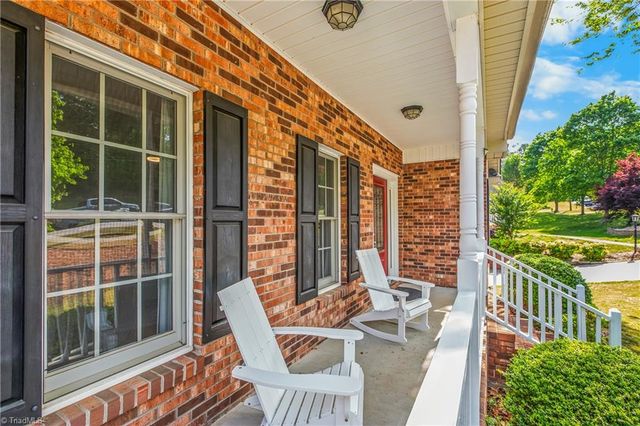 6721 Fairwood Court, Clemmons, NC 27012