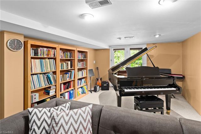 6721 Fairwood Court, Clemmons, NC 27012