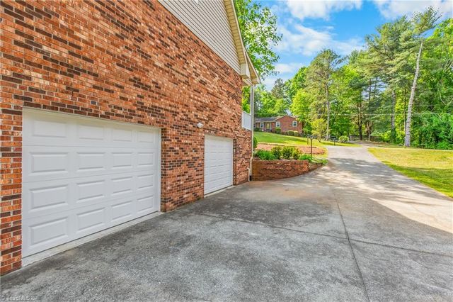 6721 Fairwood Court, Clemmons, NC 27012