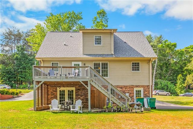 6721 Fairwood Court, Clemmons, NC 27012