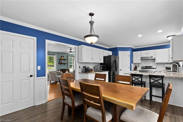 6721 Fairwood Court, Clemmons, NC 27012