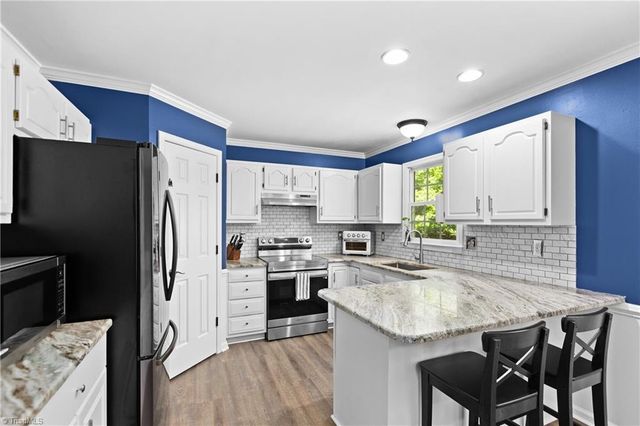 6721 Fairwood Court, Clemmons, NC 27012