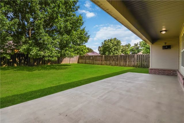 536 N Fox Meadows Lane, Fayetteville, AR 72704