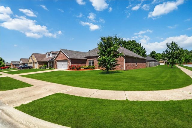536 N Fox Meadows Lane, Fayetteville, AR 72704