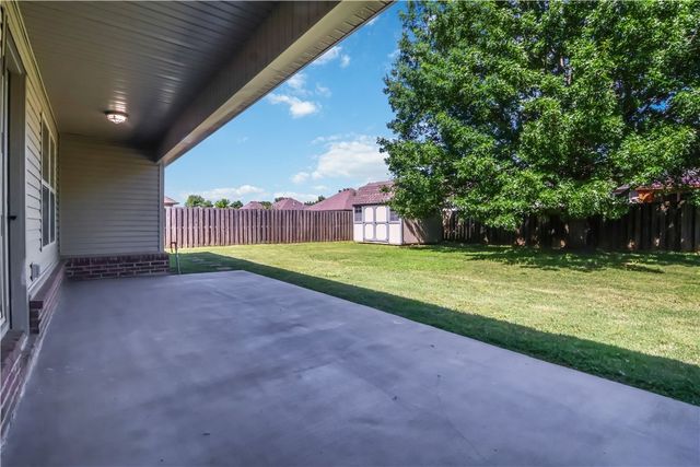 536 N Fox Meadows Lane, Fayetteville, AR 72704