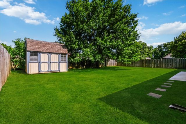 536 N Fox Meadows Lane, Fayetteville, AR 72704