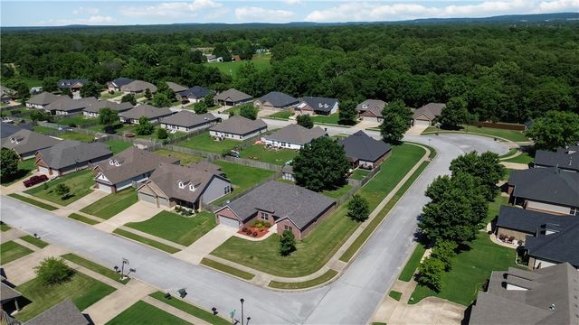 536 N Fox Meadows Lane, Fayetteville, AR 72704