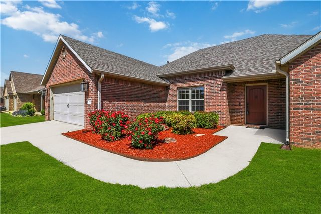 536 N Fox Meadows Lane, Fayetteville, AR 72704