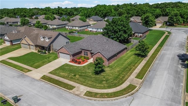 536 N Fox Meadows Lane, Fayetteville, AR 72704