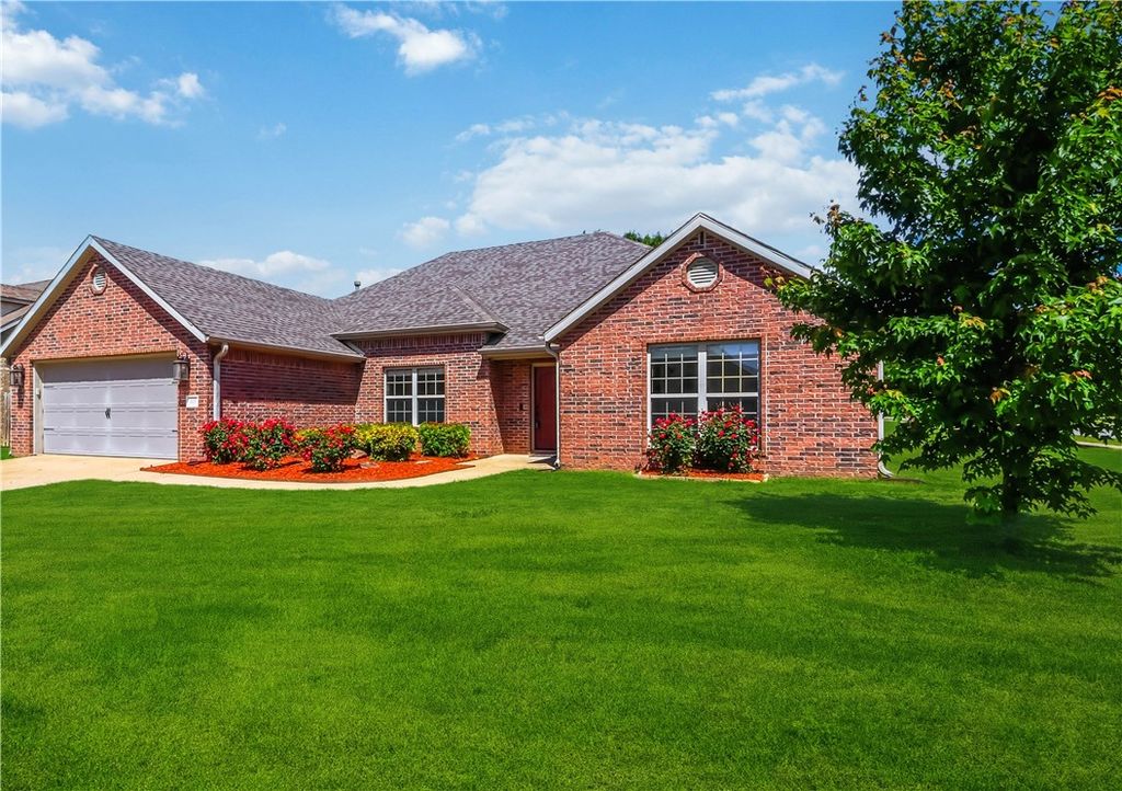 536 N Fox Meadows Lane, Fayetteville, AR 72704