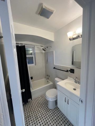 9918 Woodring Street, Livonia, MI 48150