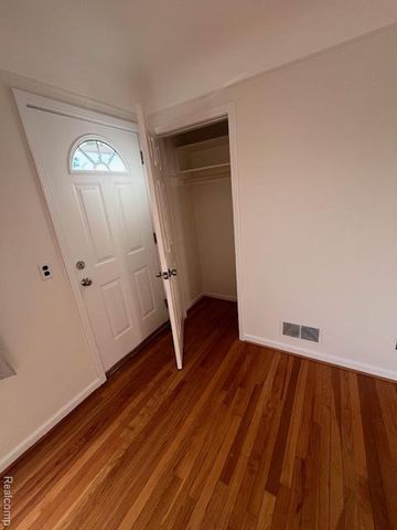 9918 Woodring Street, Livonia, MI 48150