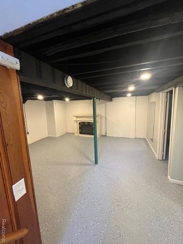 9918 Woodring Street, Livonia, MI 48150