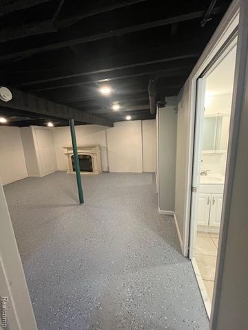 9918 Woodring Street, Livonia, MI 48150