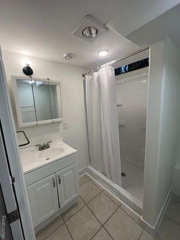 9918 Woodring Street, Livonia, MI 48150