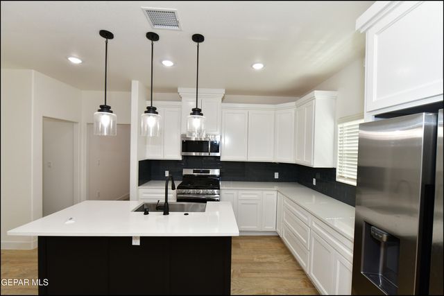 7913 MITZIE RAM Place, El Paso, TX 79904