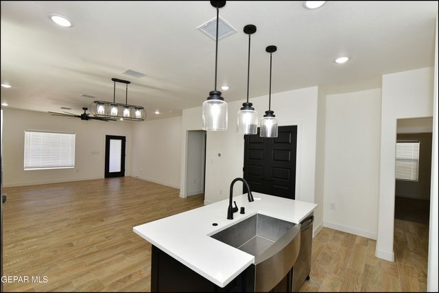 7913 MITZIE RAM Place, El Paso, TX 79904