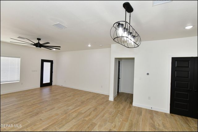 7913 MITZIE RAM Place, El Paso, TX 79904