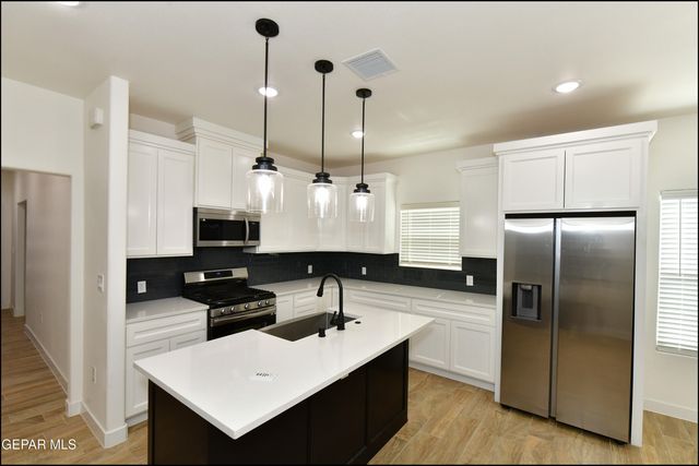 7913 MITZIE RAM Place, El Paso, TX 79904