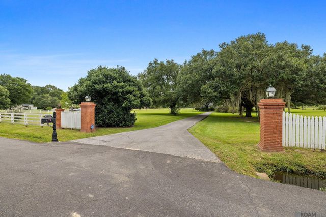 23316 Elberta Ln, Zachary, LA 70791