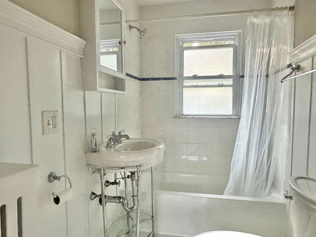 8A Mellon Rd, Wellesley, MA 02482