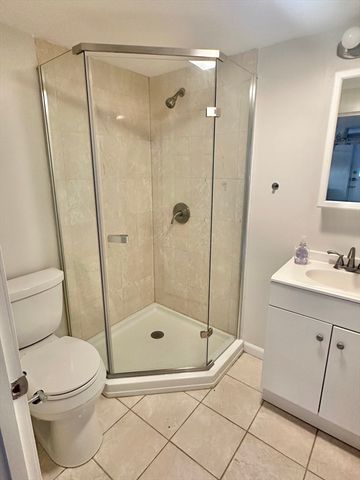 8A Mellon Rd, Wellesley, MA 02482