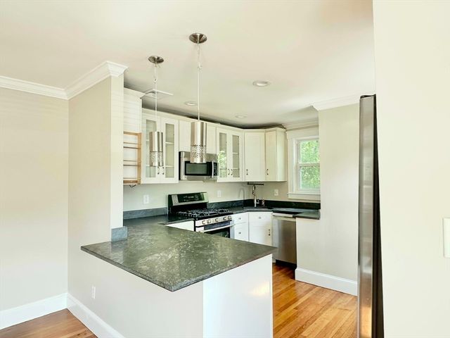 8A Mellon Rd, Wellesley, MA 02482