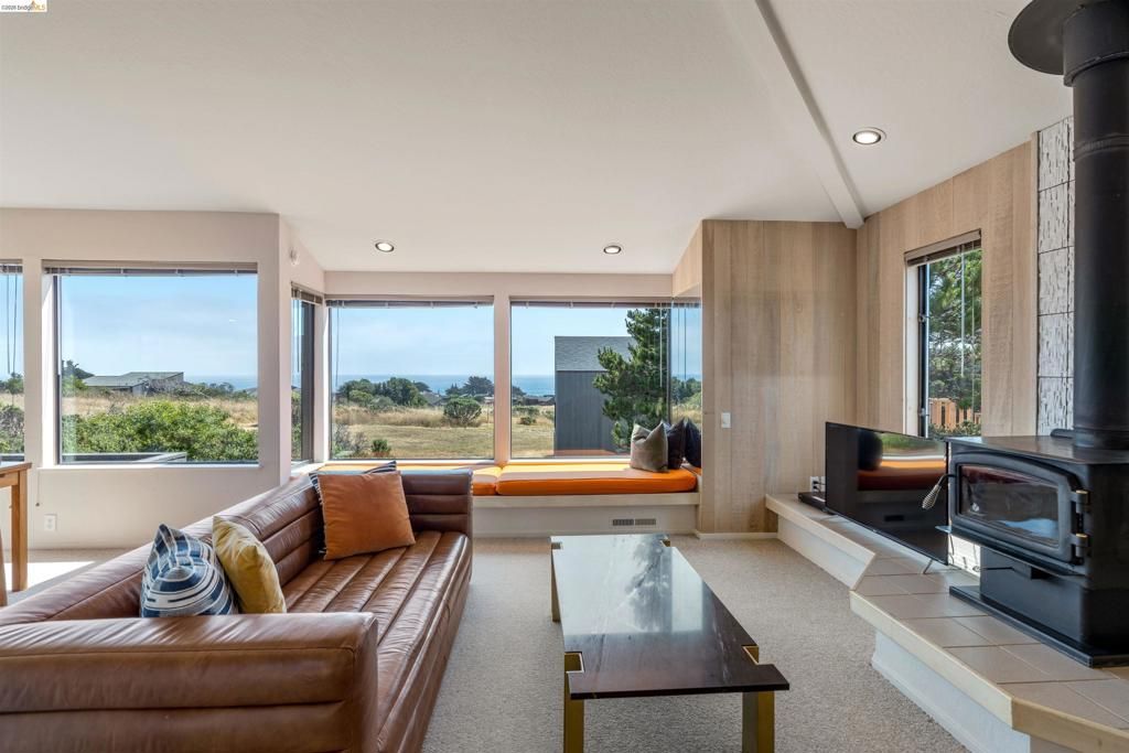 Image 4 of property listing at 186 Wild Moor Reach, The Sea Ranch, CA 95497