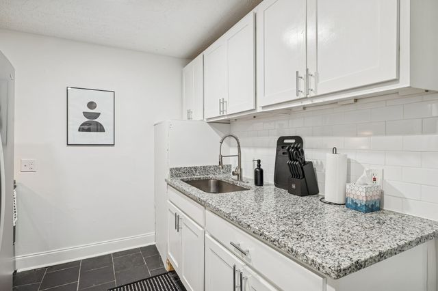 501B Meridian St, Nashville, TN 37207