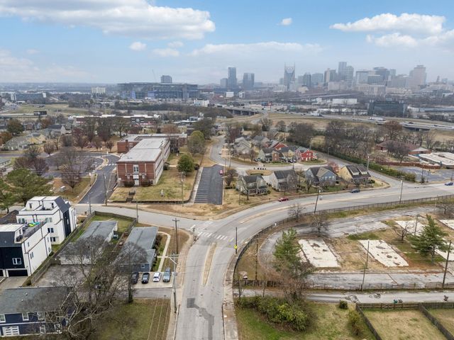 501B Meridian St, Nashville, TN 37207