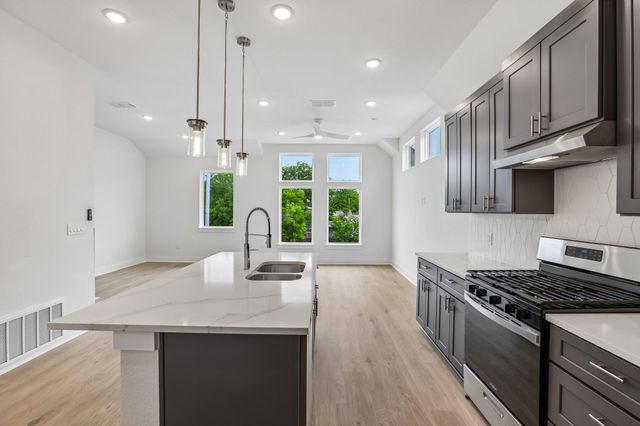 200 W 56th ST 1104, Austin, TX 78751