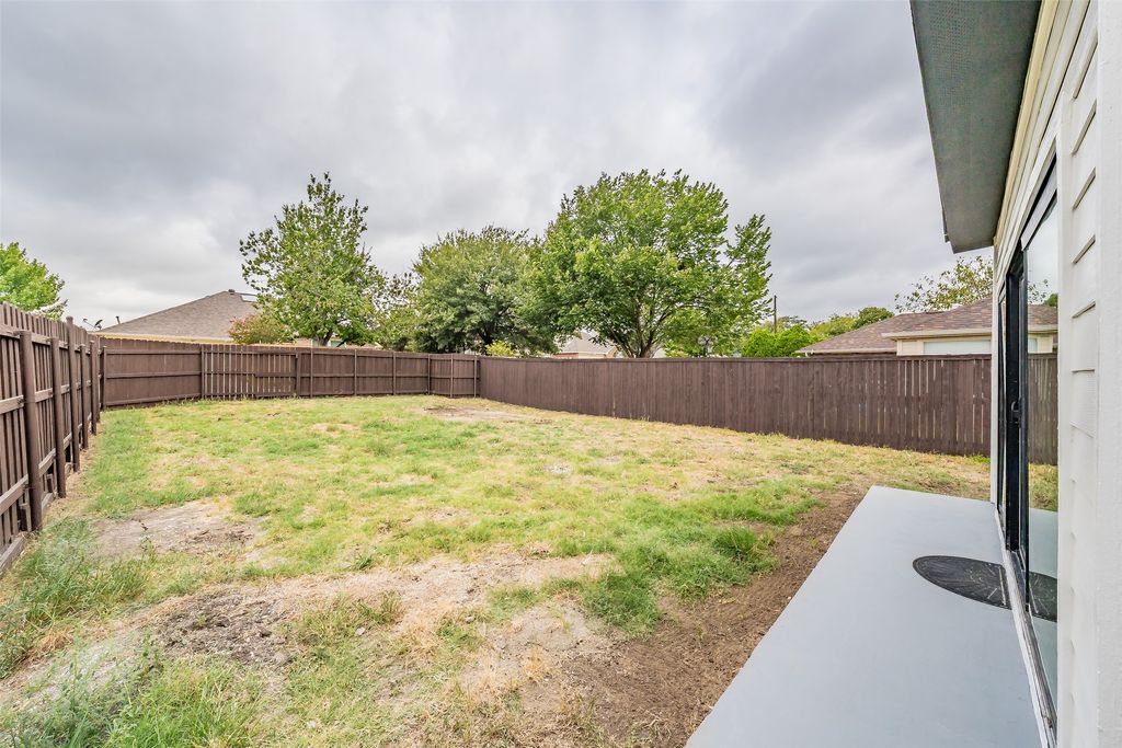 802 Azalia Drive, Lewisville, TX 75067 — photo 4