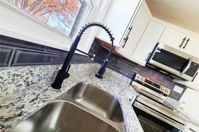 434 Oak Summit Road, Winston-salem, NC 27105