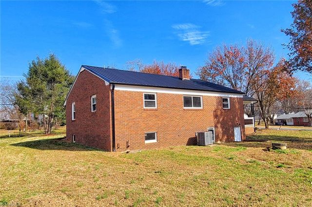 434 Oak Summit Road, Winston-salem, NC 27105