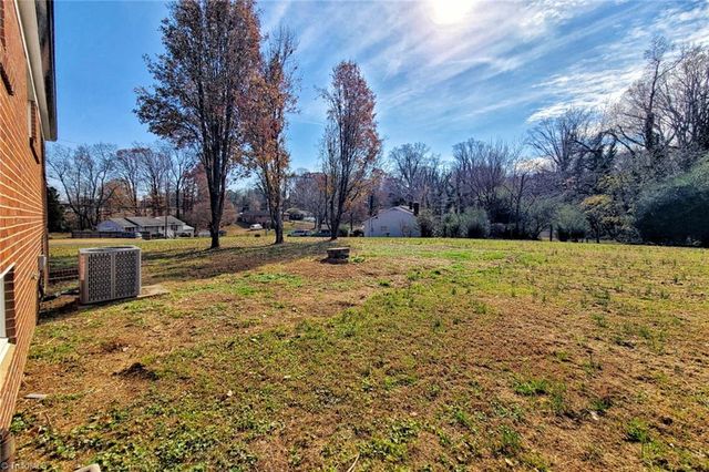 434 Oak Summit Road, Winston-salem, NC 27105