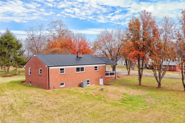 434 Oak Summit Road, Winston-salem, NC 27105
