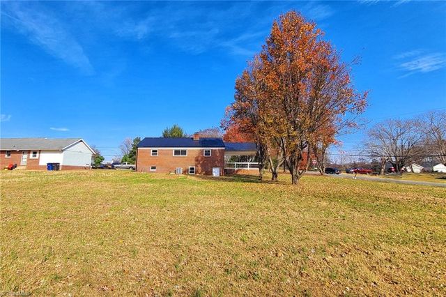 434 Oak Summit Road, Winston-salem, NC 27105