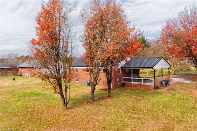 434 Oak Summit Road, Winston-salem, NC 27105